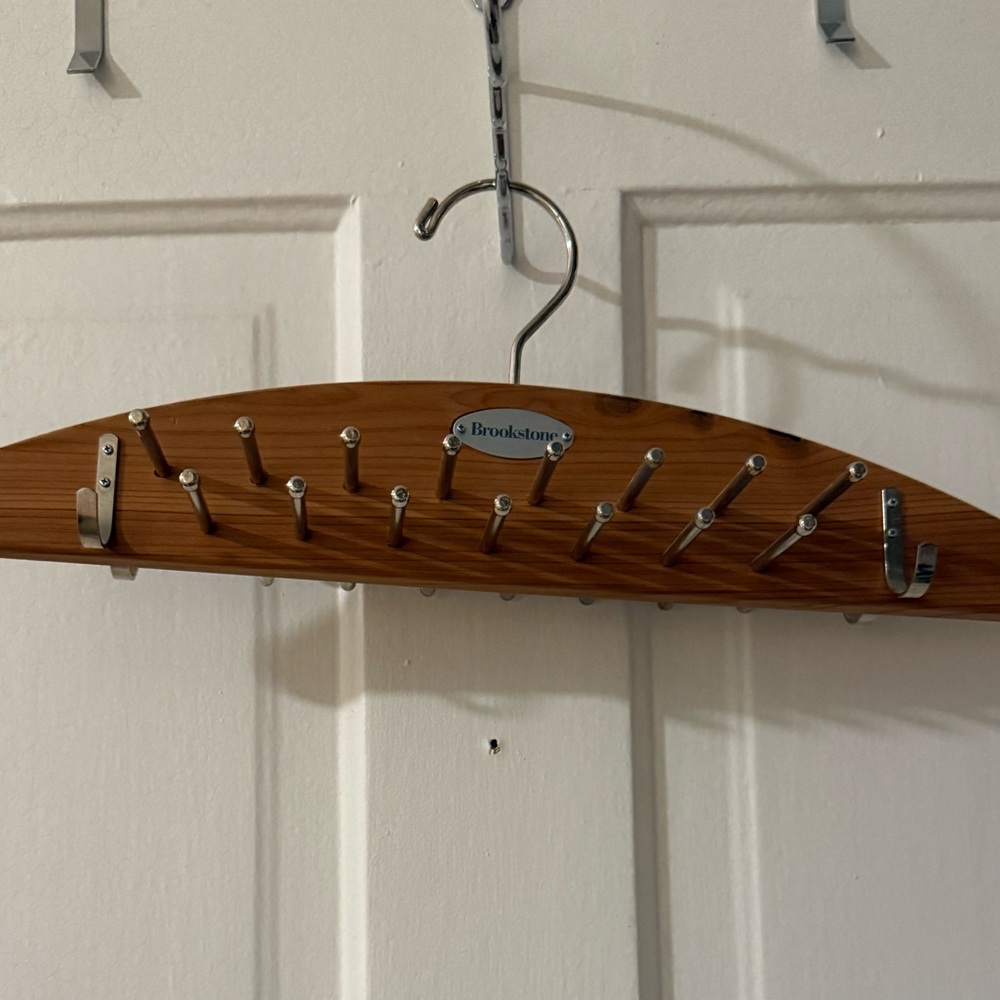 NWOT Brookestone Wood & metal accessory belt jewelry tie hanger organizer